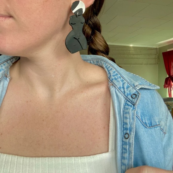 Handmade Clay Earrings | Forms of a Woman Silhouette | Tan and White Blend - Picture 6 of 7